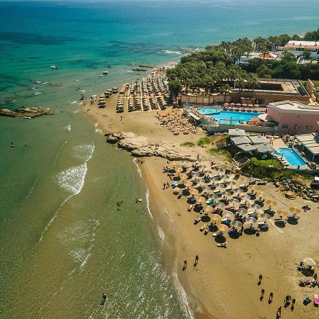 Manos Beachside Apartments Agia Marina  ภายนอก รูปภาพ