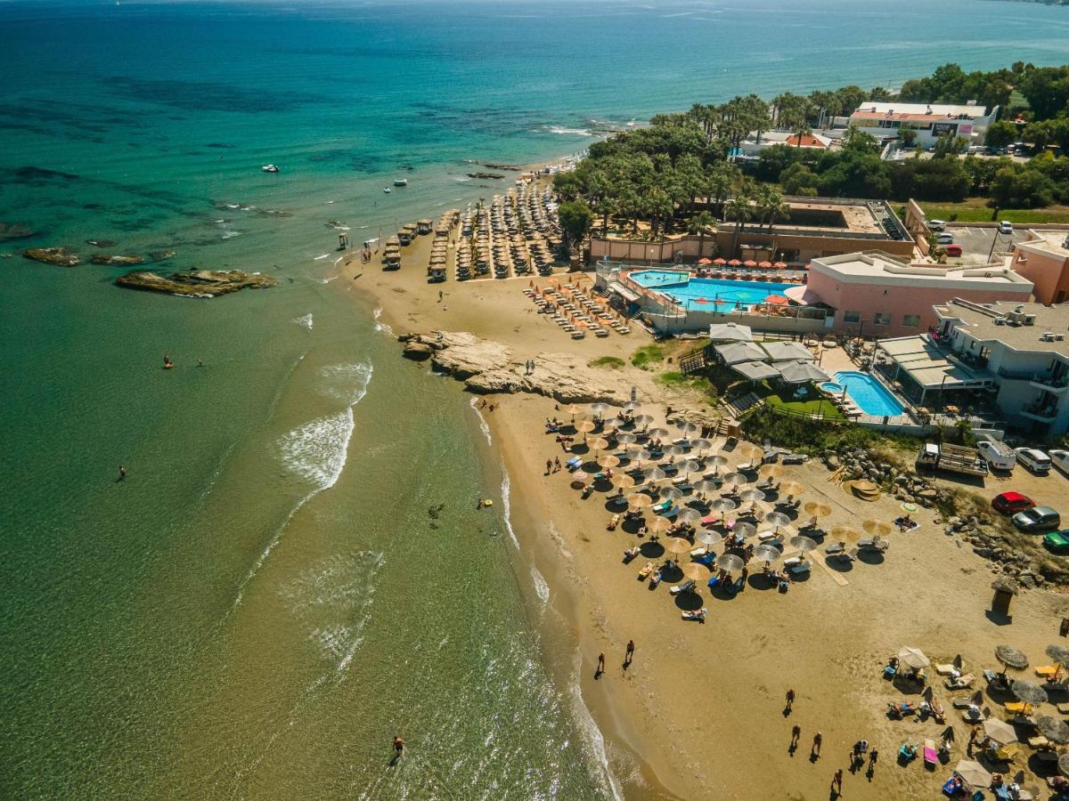 Manos Beachside Apartments Agia Marina  ภายนอก รูปภาพ