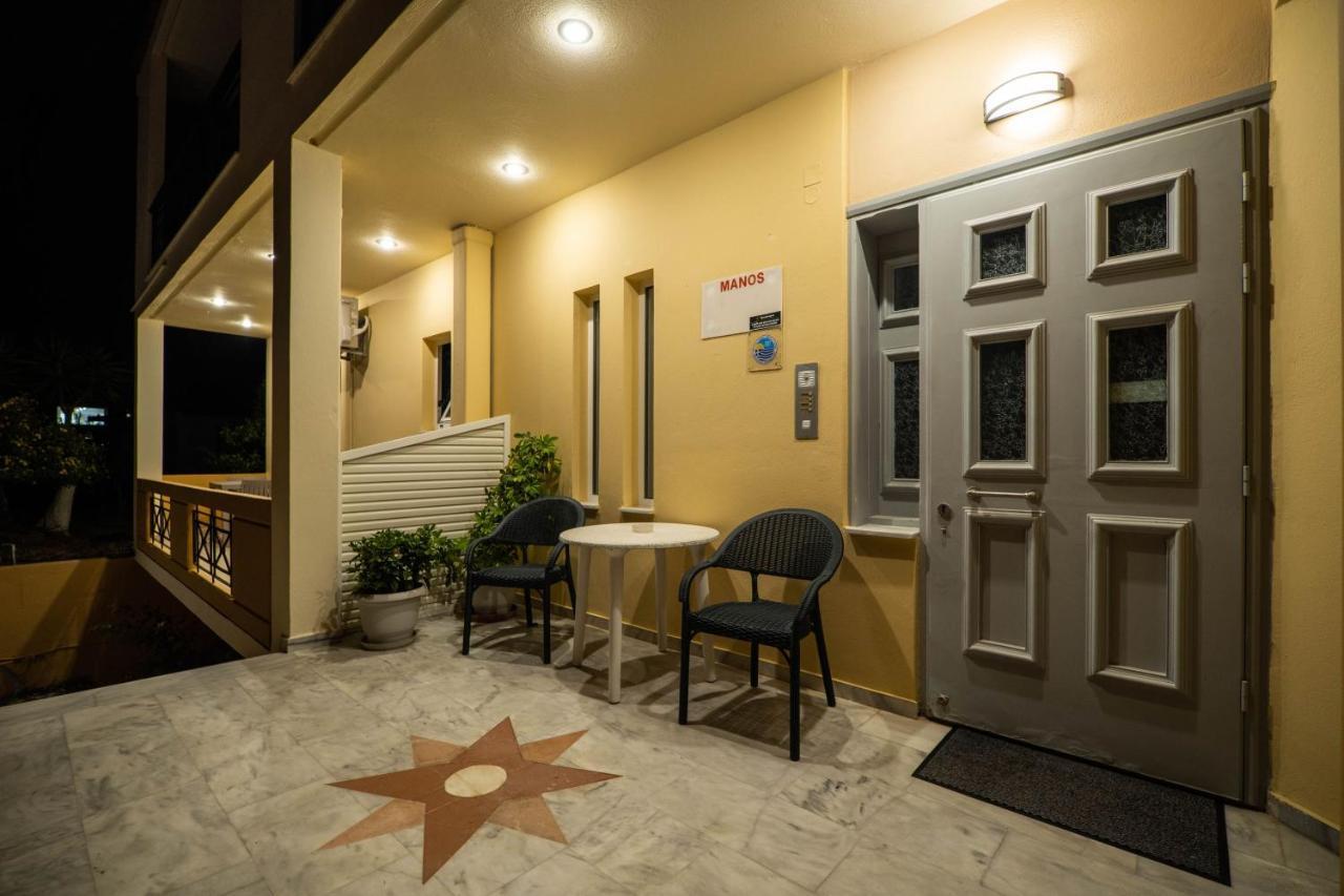 Manos Beachside Apartments Agia Marina  ภายนอก รูปภาพ