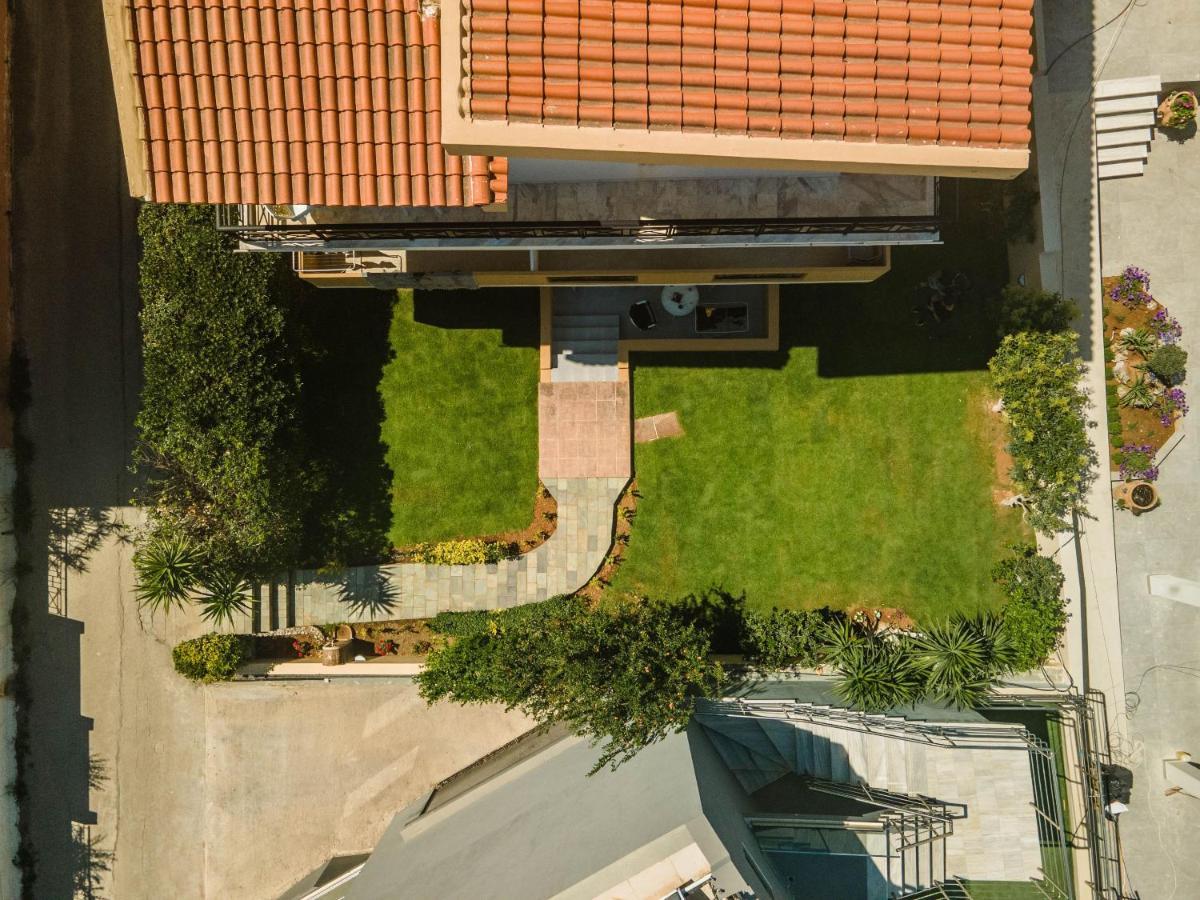 Manos Beachside Apartments Agia Marina  ภายนอก รูปภาพ