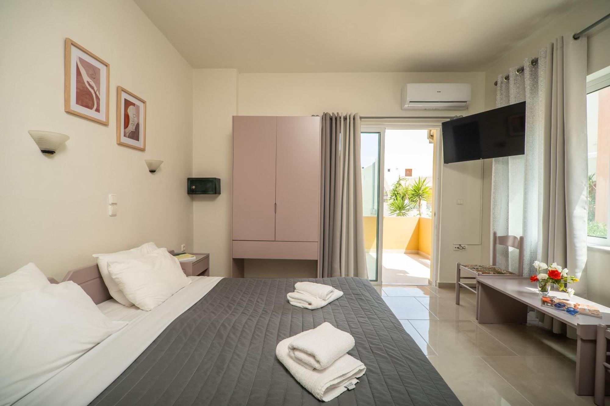 Manos Beachside Apartments Agia Marina  ห้อง รูปภาพ