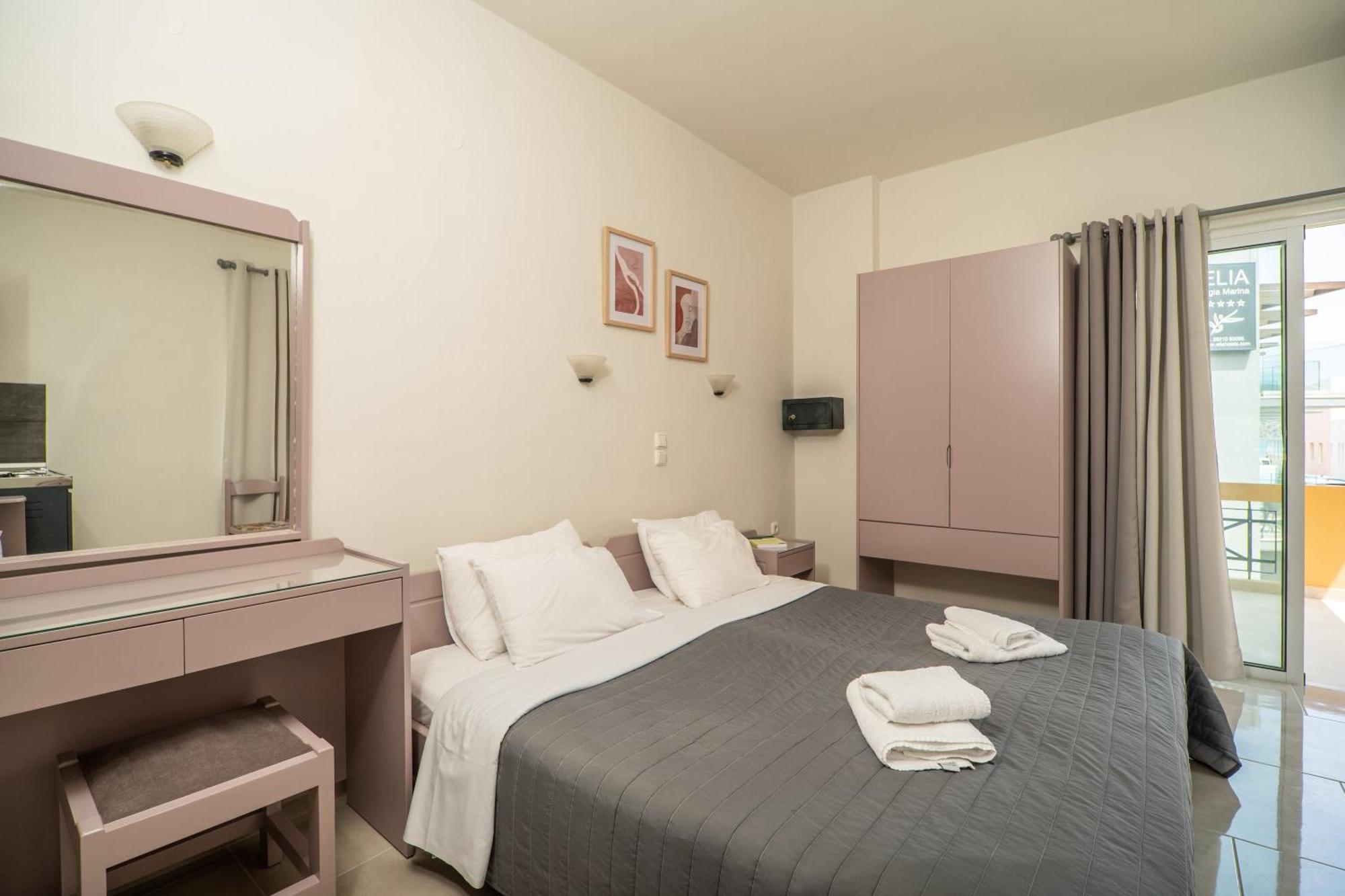 Manos Beachside Apartments Agia Marina  ห้อง รูปภาพ