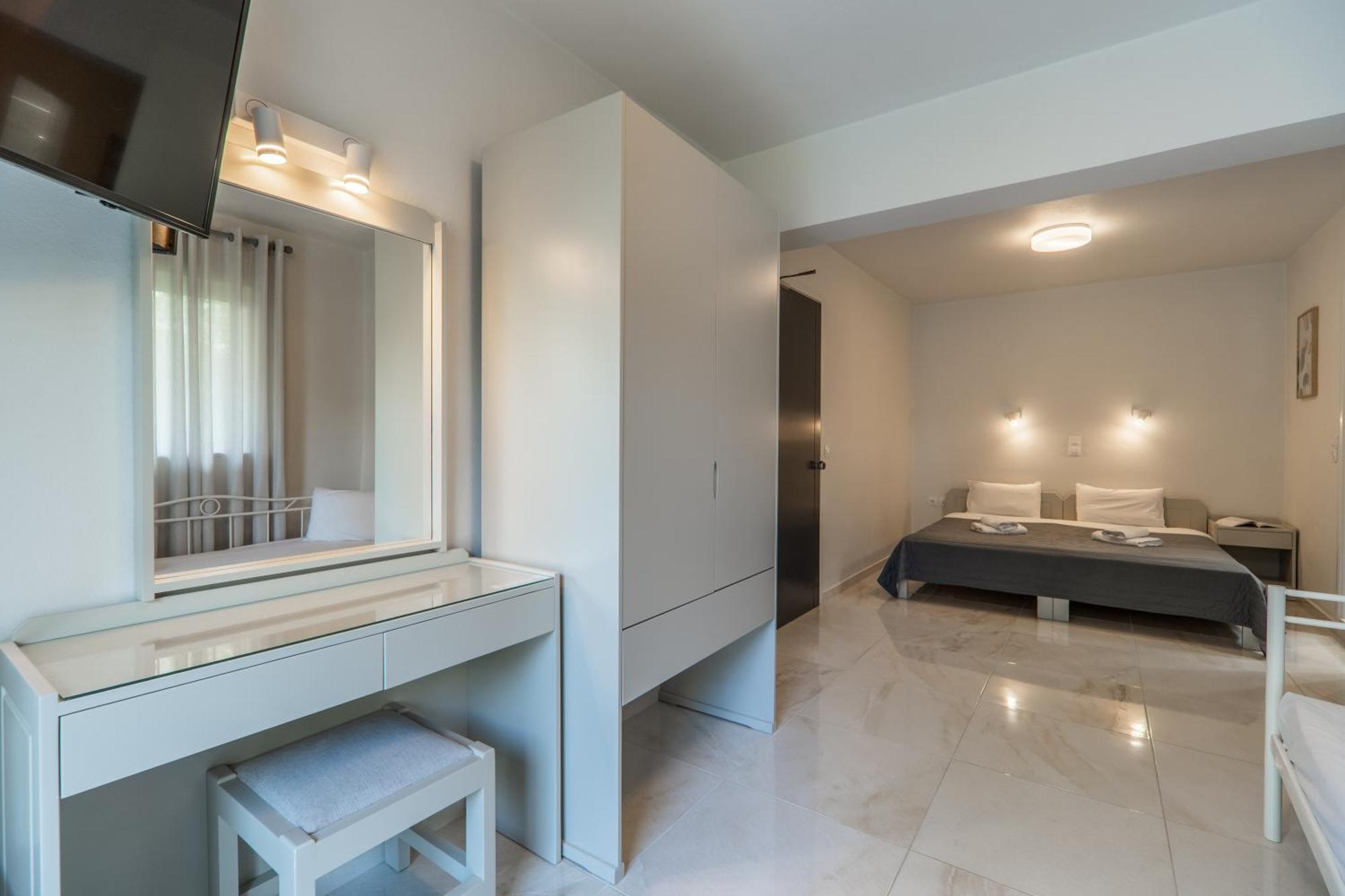 Manos Beachside Apartments Agia Marina  ห้อง รูปภาพ