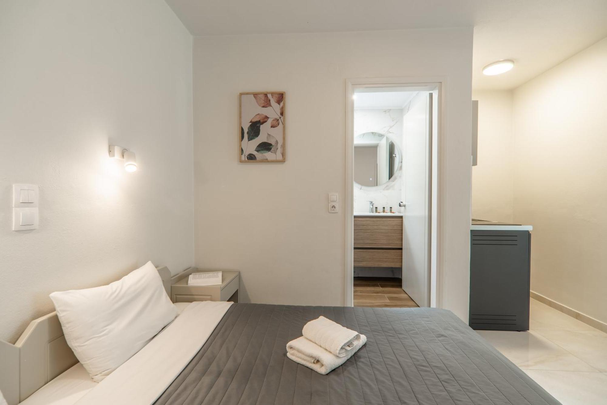 Manos Beachside Apartments Agia Marina  ห้อง รูปภาพ