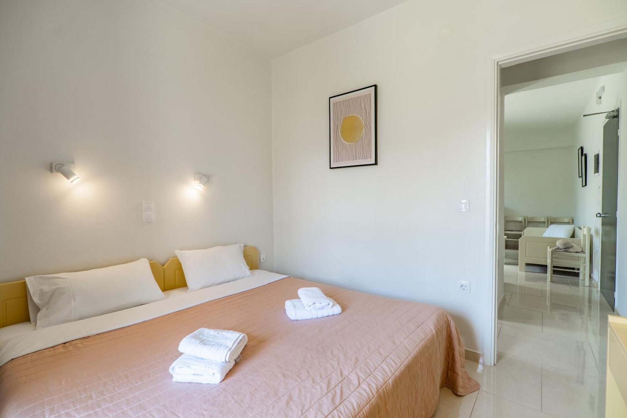 Manos Beachside Apartments Agia Marina  ห้อง รูปภาพ