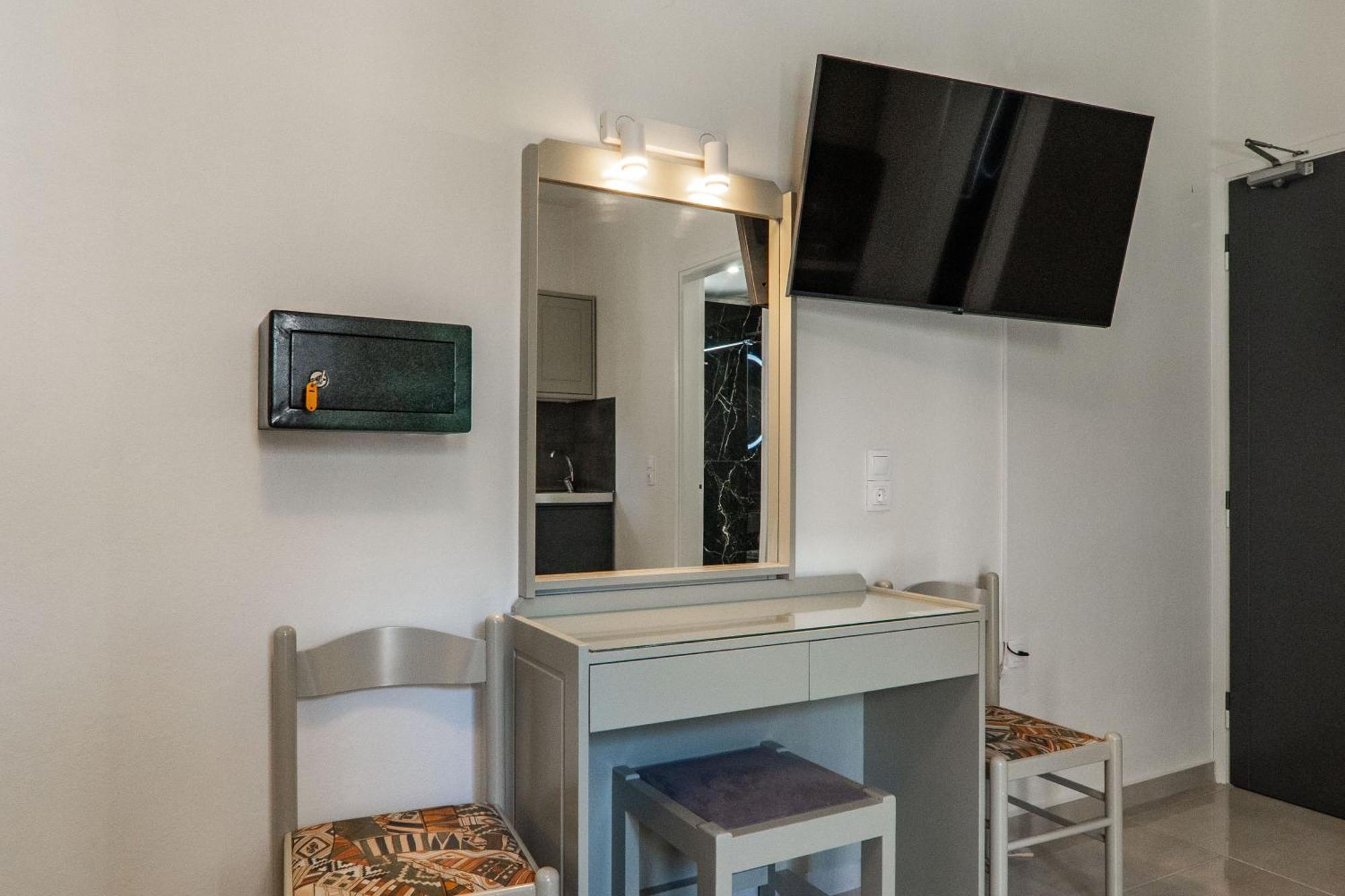 Manos Beachside Apartments Agia Marina  ห้อง รูปภาพ