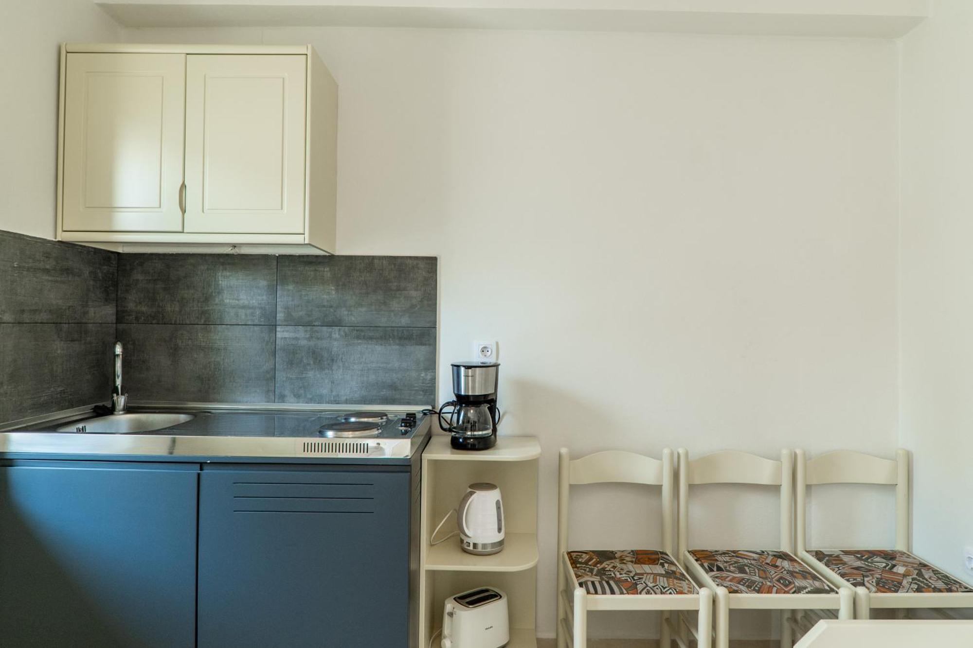 Manos Beachside Apartments Agia Marina  ห้อง รูปภาพ