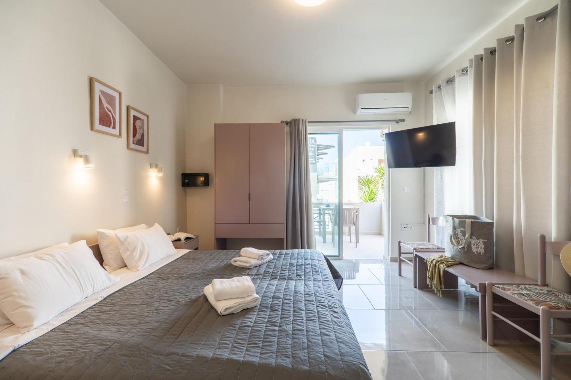 Manos Beachside Apartments Agia Marina  ห้อง รูปภาพ