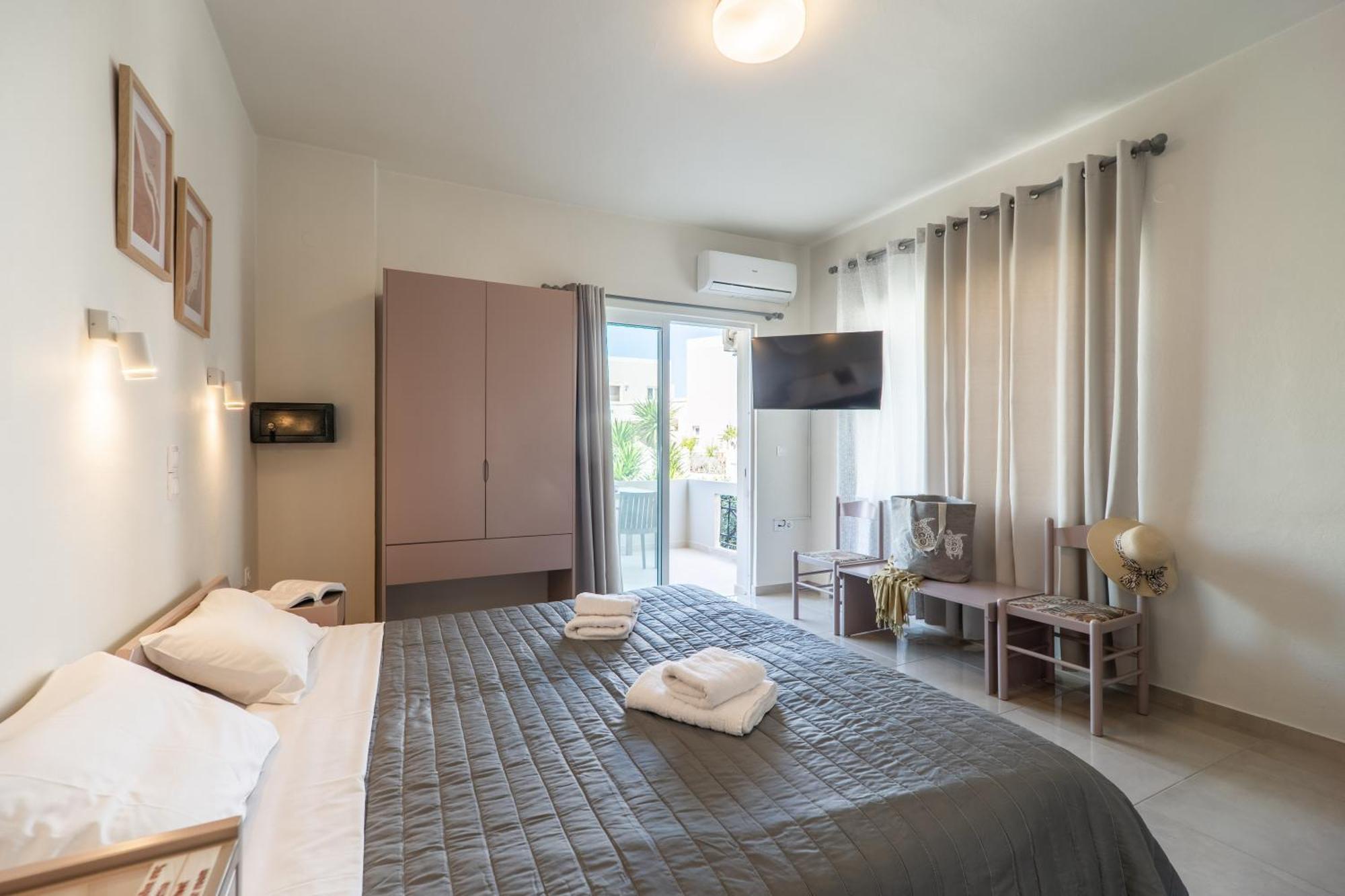 Manos Beachside Apartments Agia Marina  ห้อง รูปภาพ