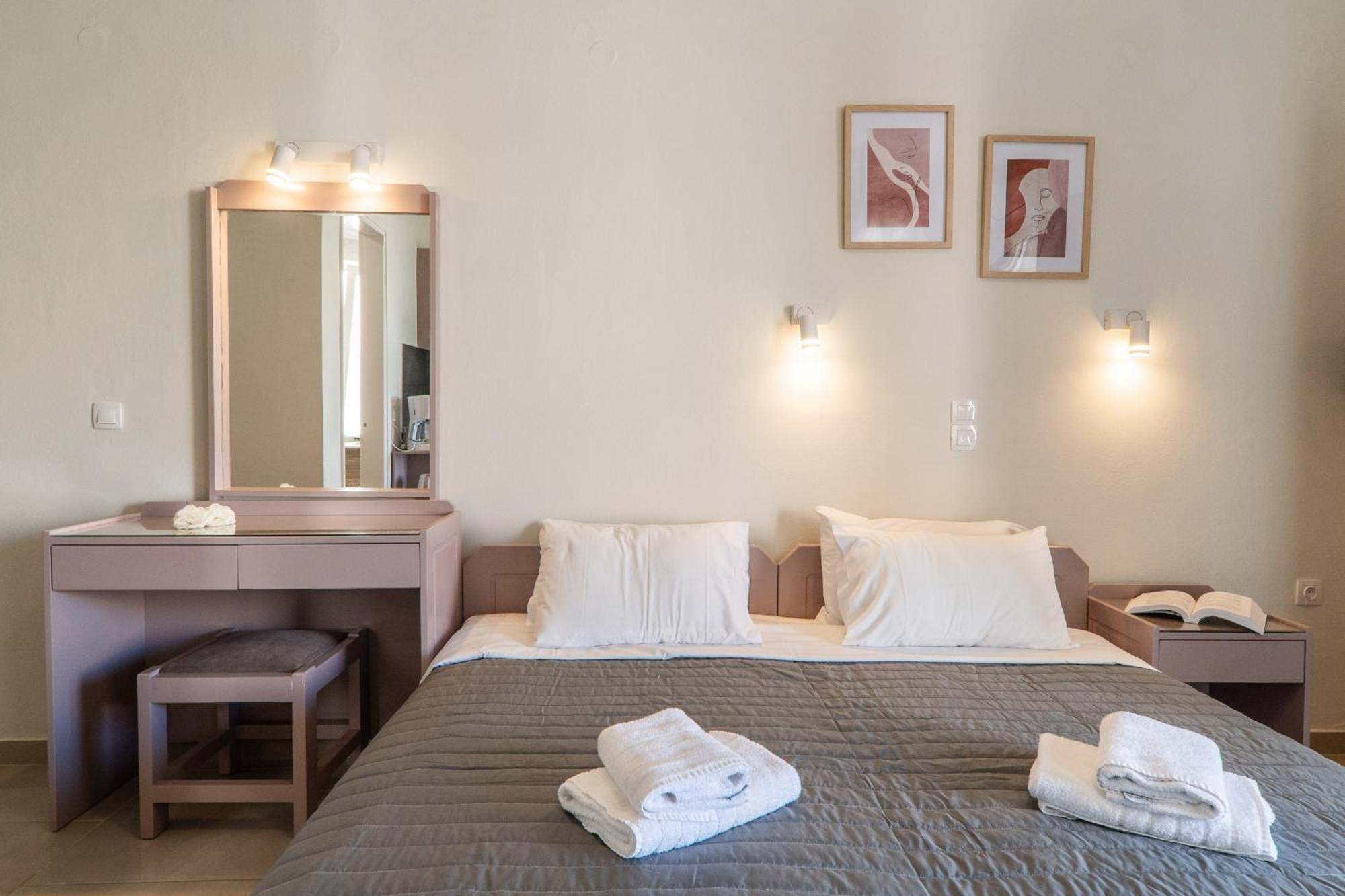 Manos Beachside Apartments Agia Marina  ห้อง รูปภาพ